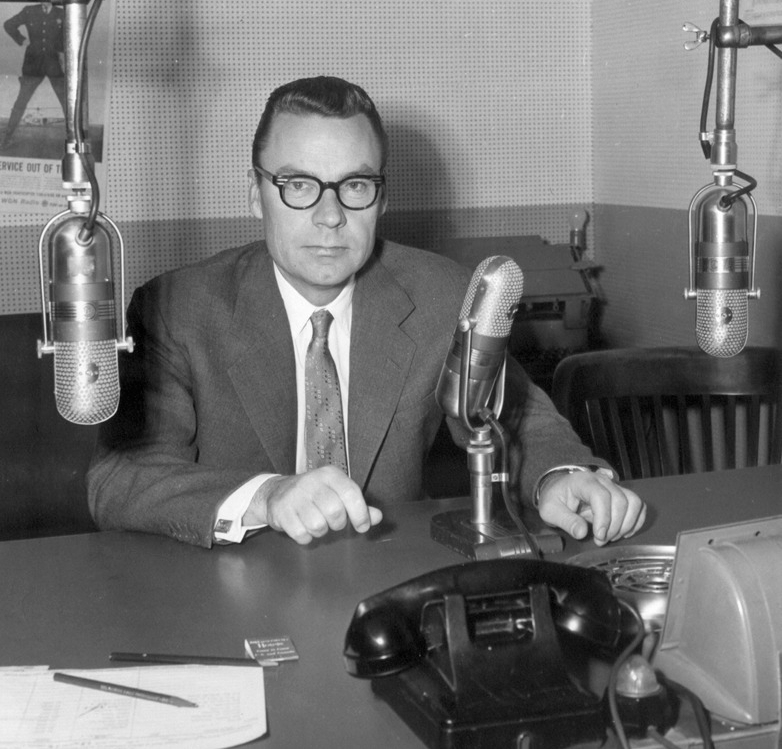 Earl Nightingale dans son studio radio